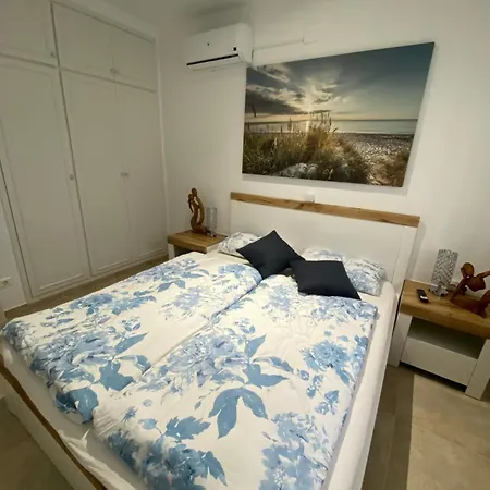 El Barco Nocleg ze śniadaniem 4*